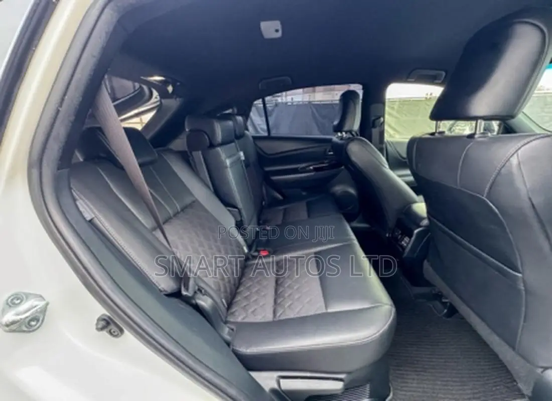 Toyota Harrier 2.0 Turbo 2019 Off white