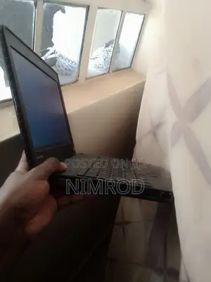 Laptop Lenovo ThinkPad X131e 4GB Intel Celeron HDD 256GB