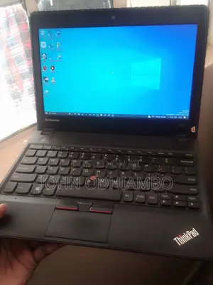 Laptop Lenovo ThinkPad X131e 4GB Intel Celeron HDD 256GB