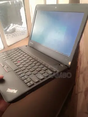 Laptop Lenovo ThinkPad X131e 4GB Intel Celeron HDD 256GB