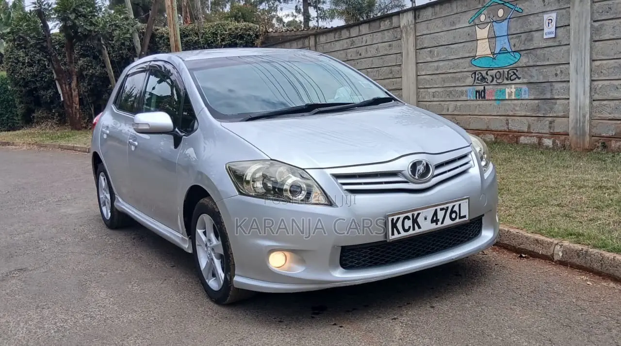 Toyota Auris 2010 Silver