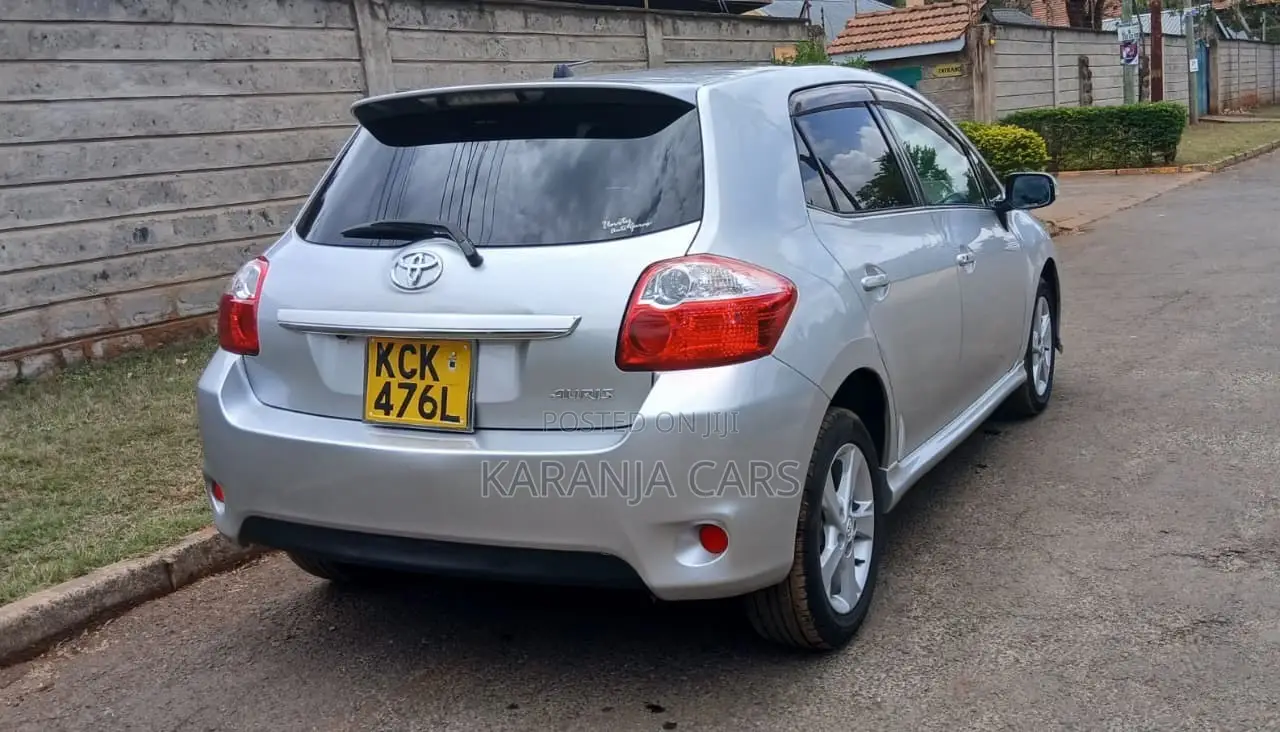 Toyota Auris 2010 Silver