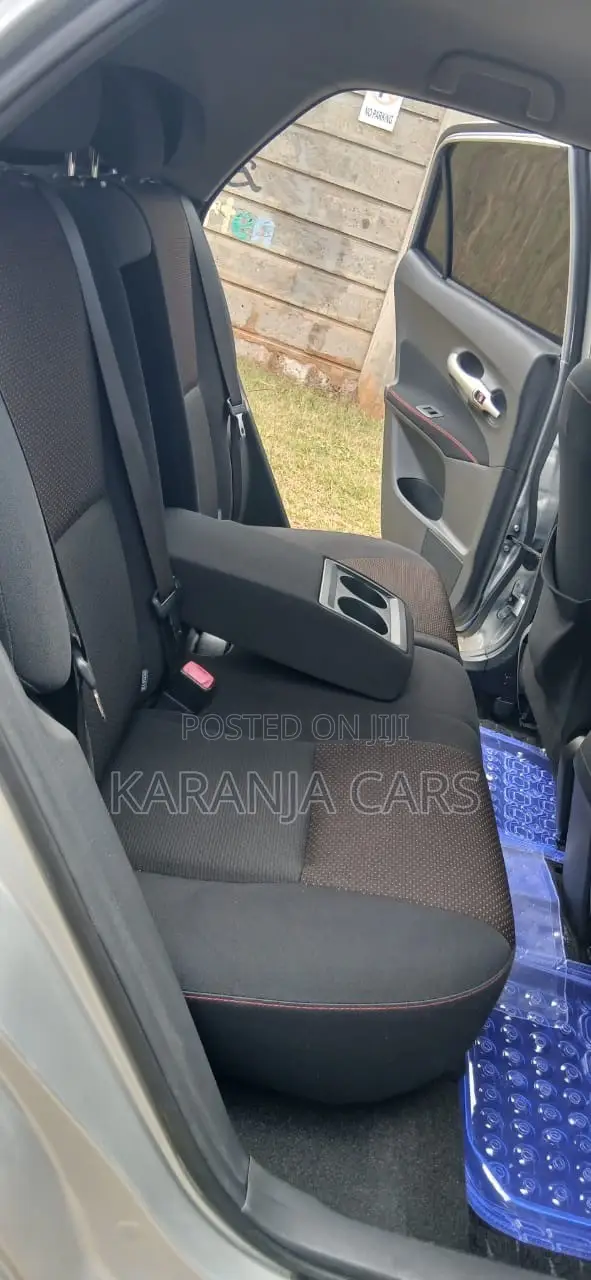 Toyota Auris 2010 Silver