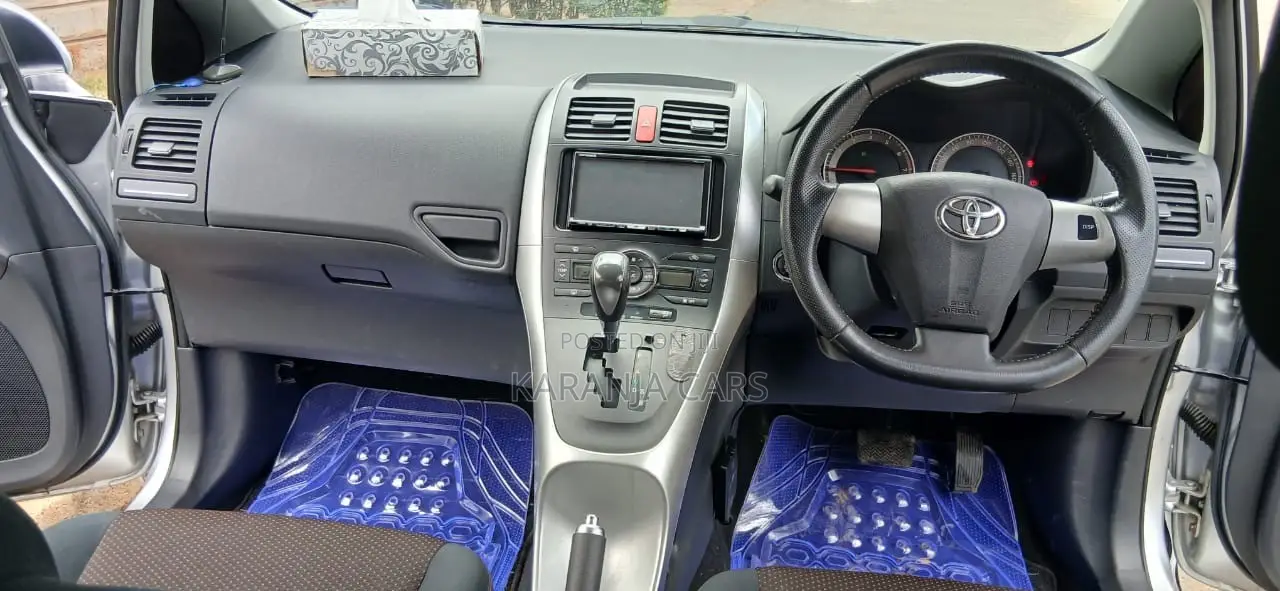 Toyota Auris 2010 Silver