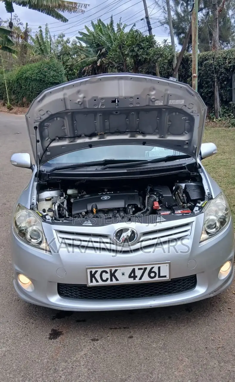 Toyota Auris 2010 Silver