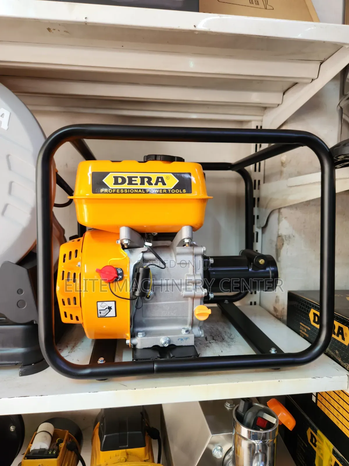 Dera Concrete Vibrator With Pocker