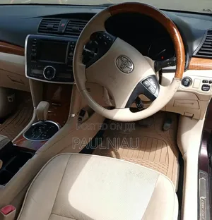 Toyota Premio 2013