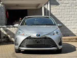 Toyota Vitz 2019 Silver