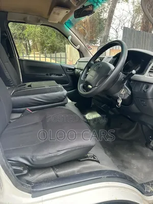 Toyota HiAce 2013 White