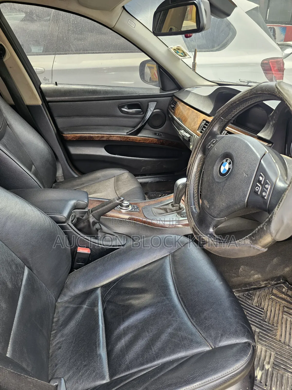 BMW 320i 2010 Black