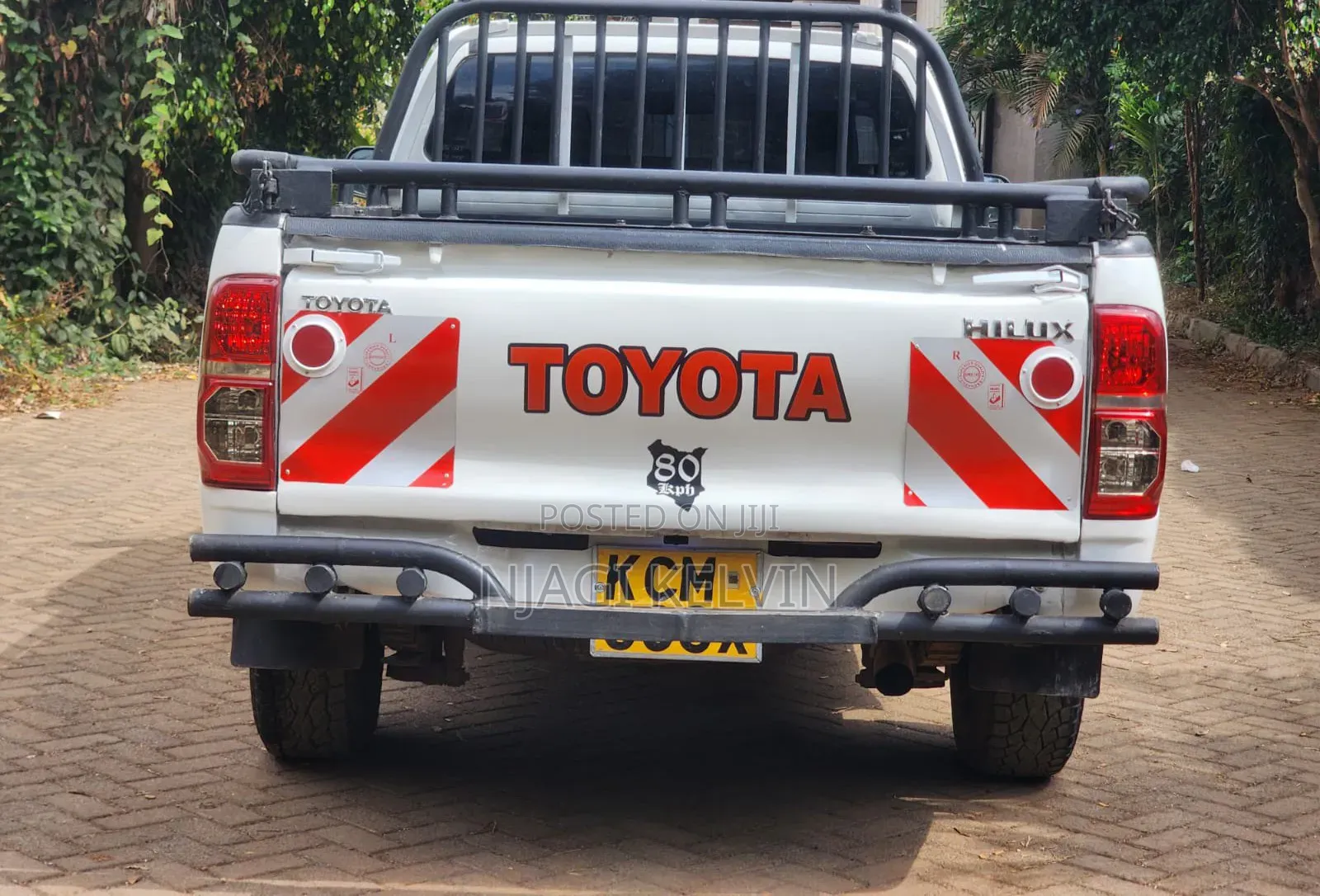 Toyota Hilux 2010 White