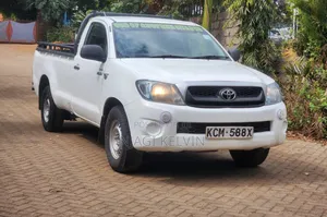 Toyota Hilux 2010 White