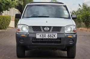 Nissan Hardbody 2011 White