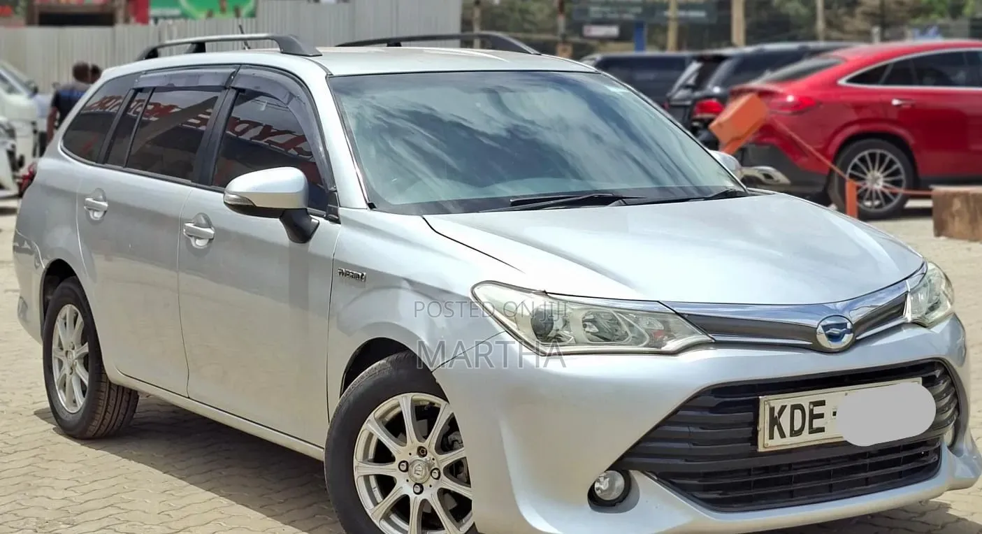 Toyota Corolla Fielder 2015 Silver