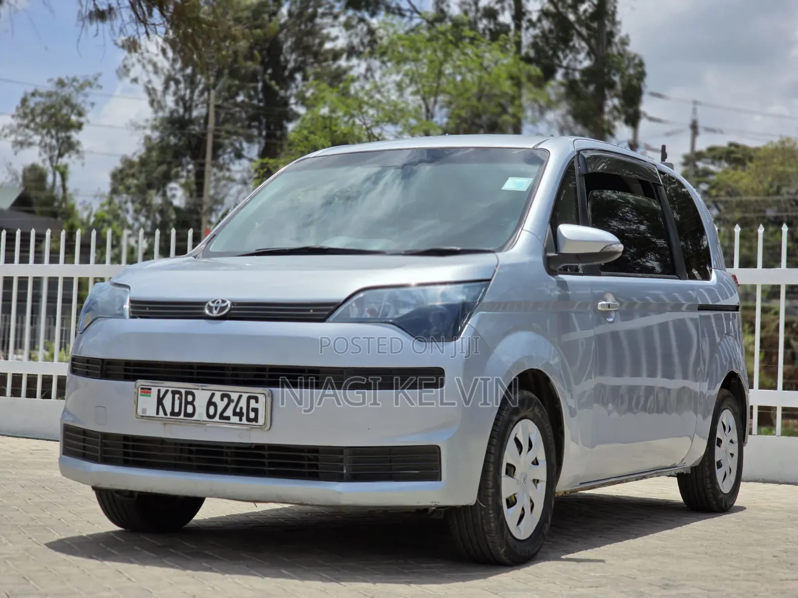 Toyota Spade 2013 Silver