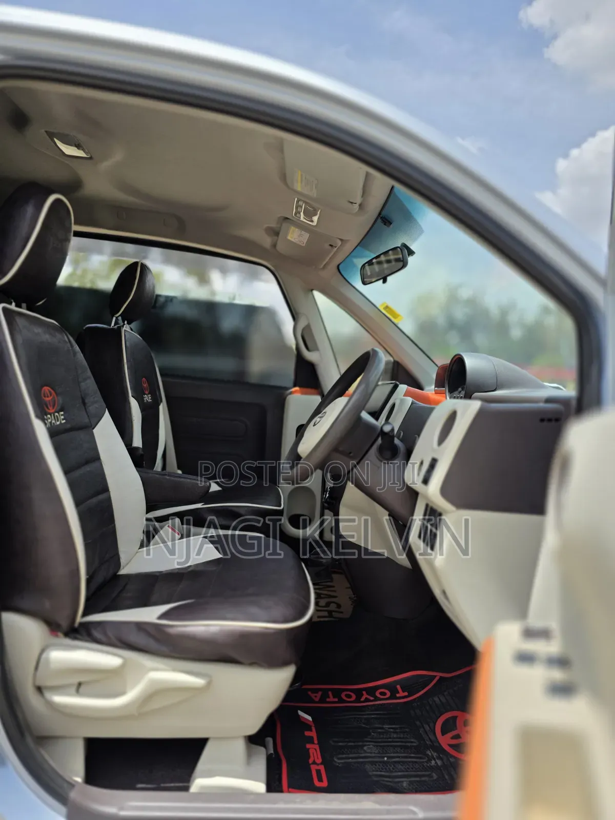 Toyota Spade 2013 Silver