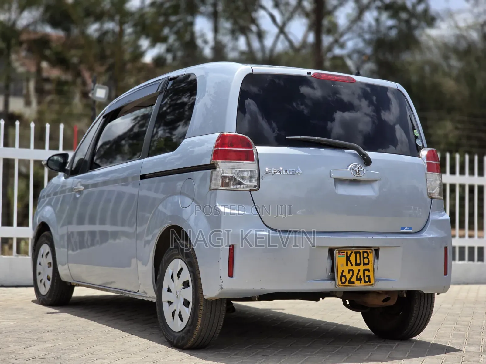 Toyota Spade 2013 Silver