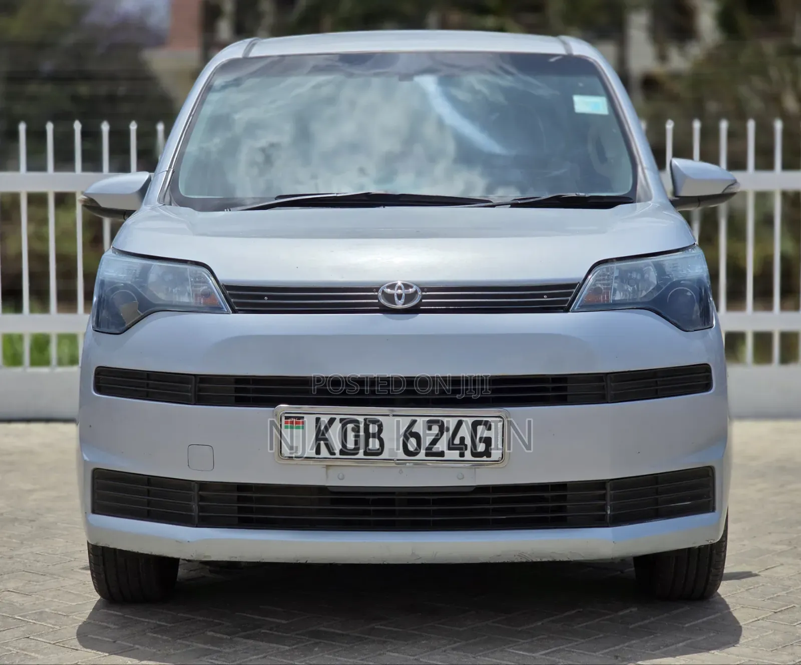 Toyota Spade 2013 Silver