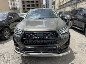 Toyota Hilux 2023 Green