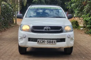Toyota Hilux 2010 White