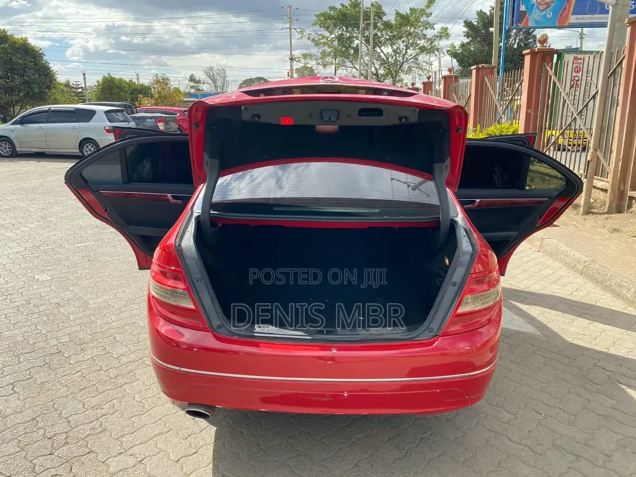 Mercedes-Benz C200 2012 Red