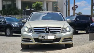 Mercedes-Benz C200 2011 Gold