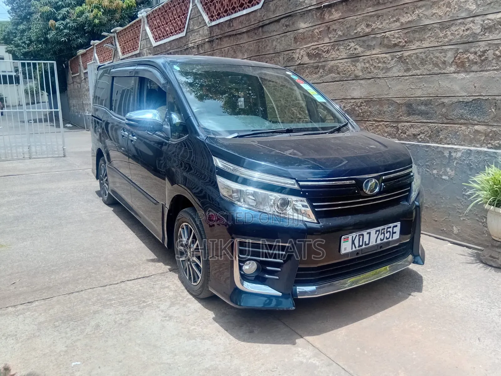 Toyota Voxy 2016 Black