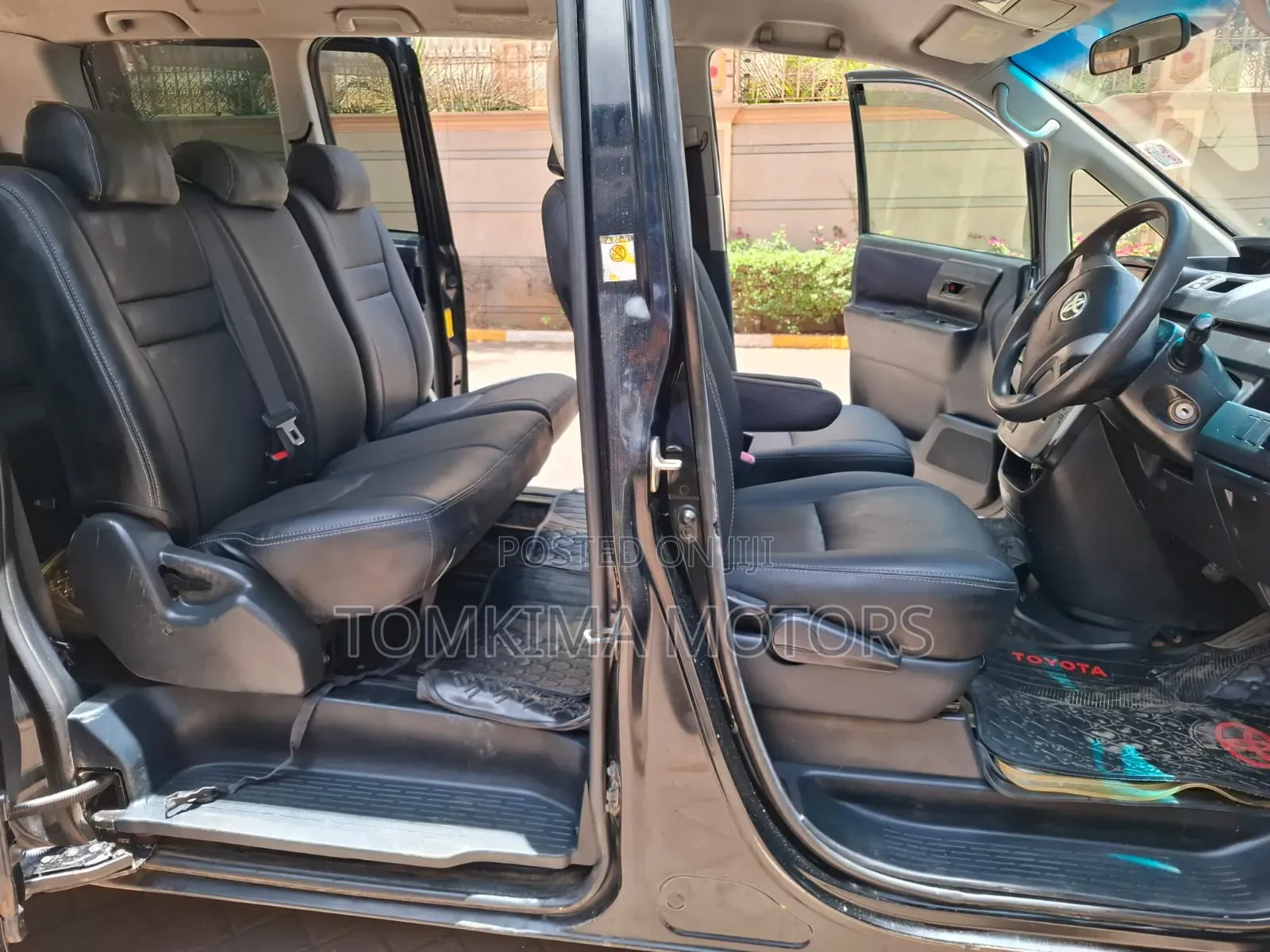 Toyota Noah 2012 Black