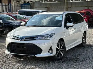 Toyota Corolla Fielder 1.5 Hybrid FWD 2018 White
