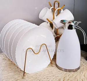 13-Piece Tableware Set – 1 Flask, 6 Plates & 6 Cups