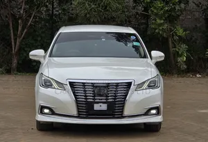 Toyota Crown 2017 White