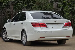 Toyota Crown 2017 White