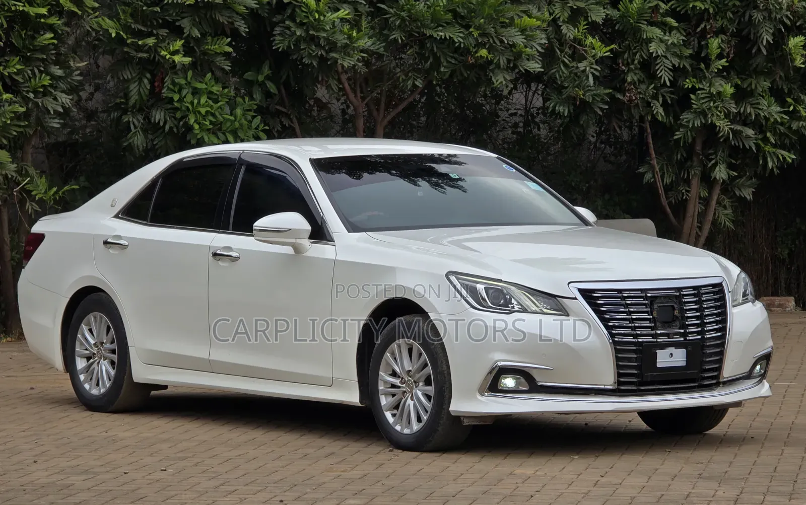 Toyota Crown 2017 White
