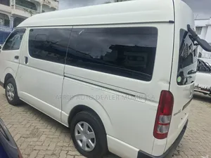 Toyota HiAce 2019 White