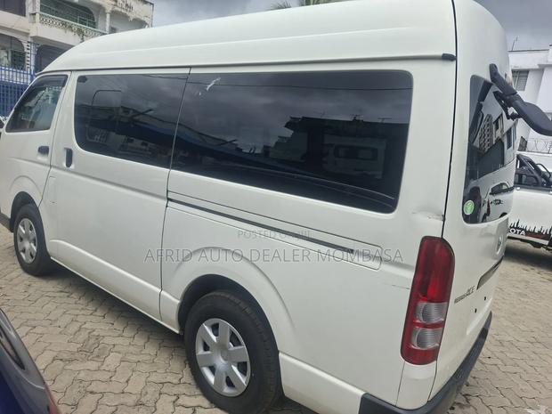 Toyota HiAce 2019 White - thumbnail 3