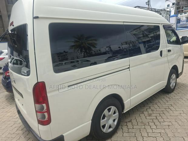 Toyota HiAce 2019 White - thumbnail 5