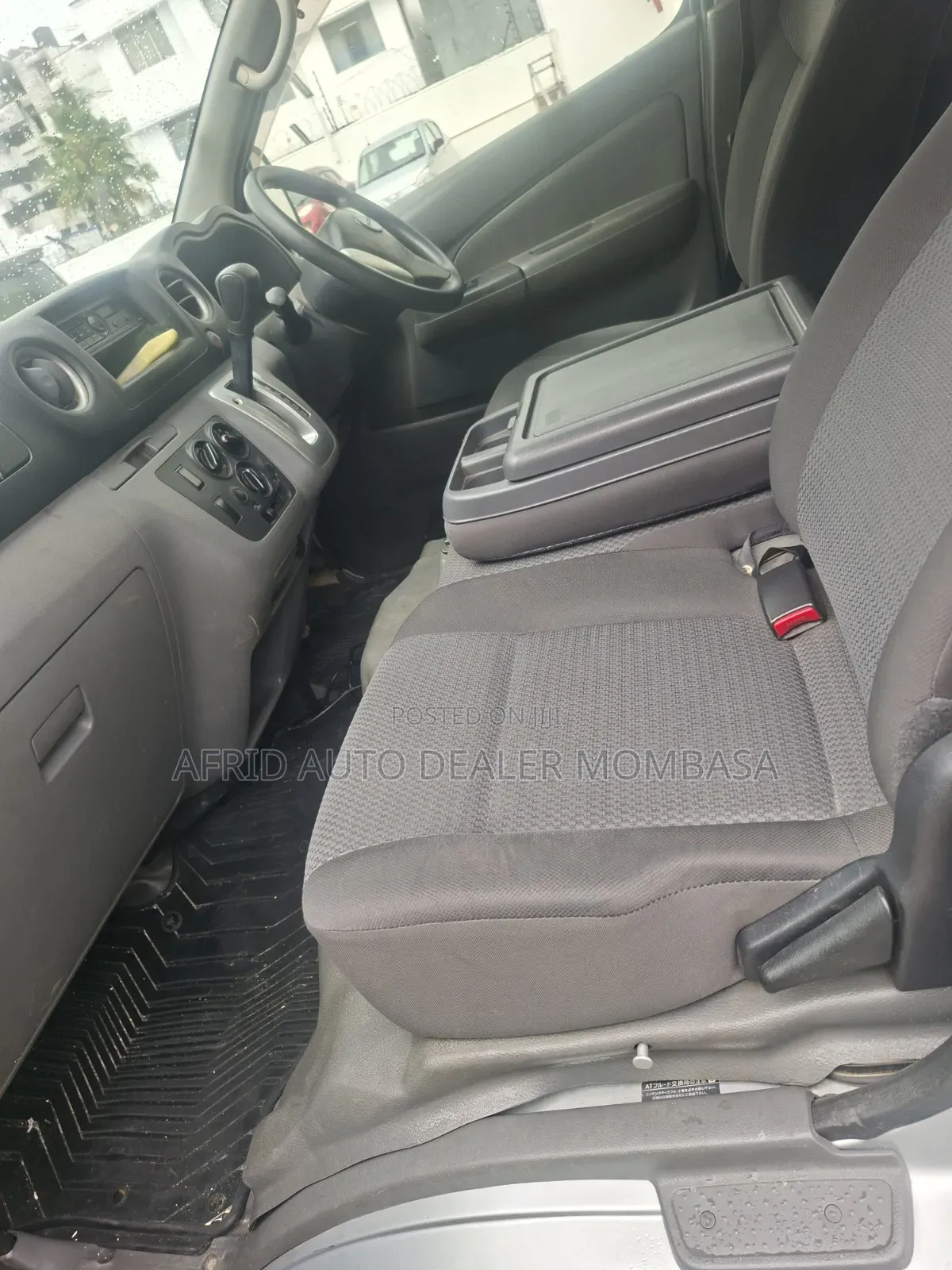 Isuzu Como 2018 Silver