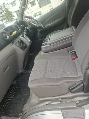 Isuzu Como 2018 Silver