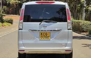 Nissan Serena 2011 Silver