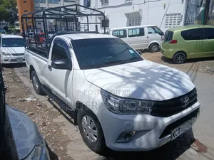 Toyota Hilux 2010 White
