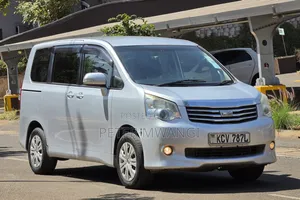Toyota Noah 2012 Silver