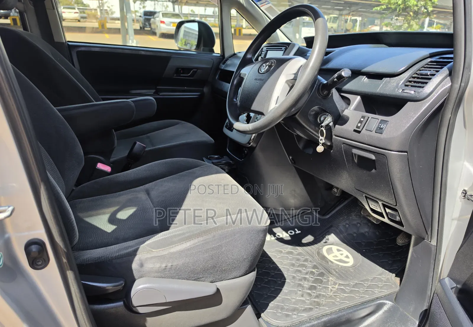 Toyota Noah 2012 Silver