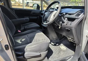 Toyota Noah 2012 Silver