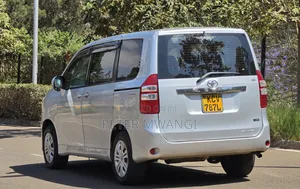 Toyota Noah 2012 Silver