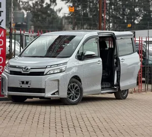 Toyota Voxy 2019 Silver