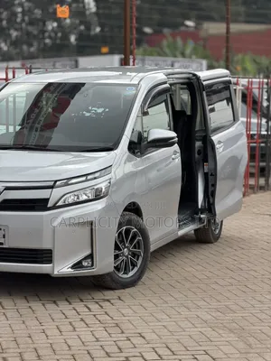 Toyota Voxy 2019 Silver