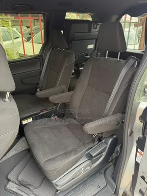 Toyota Voxy 2019 Silver