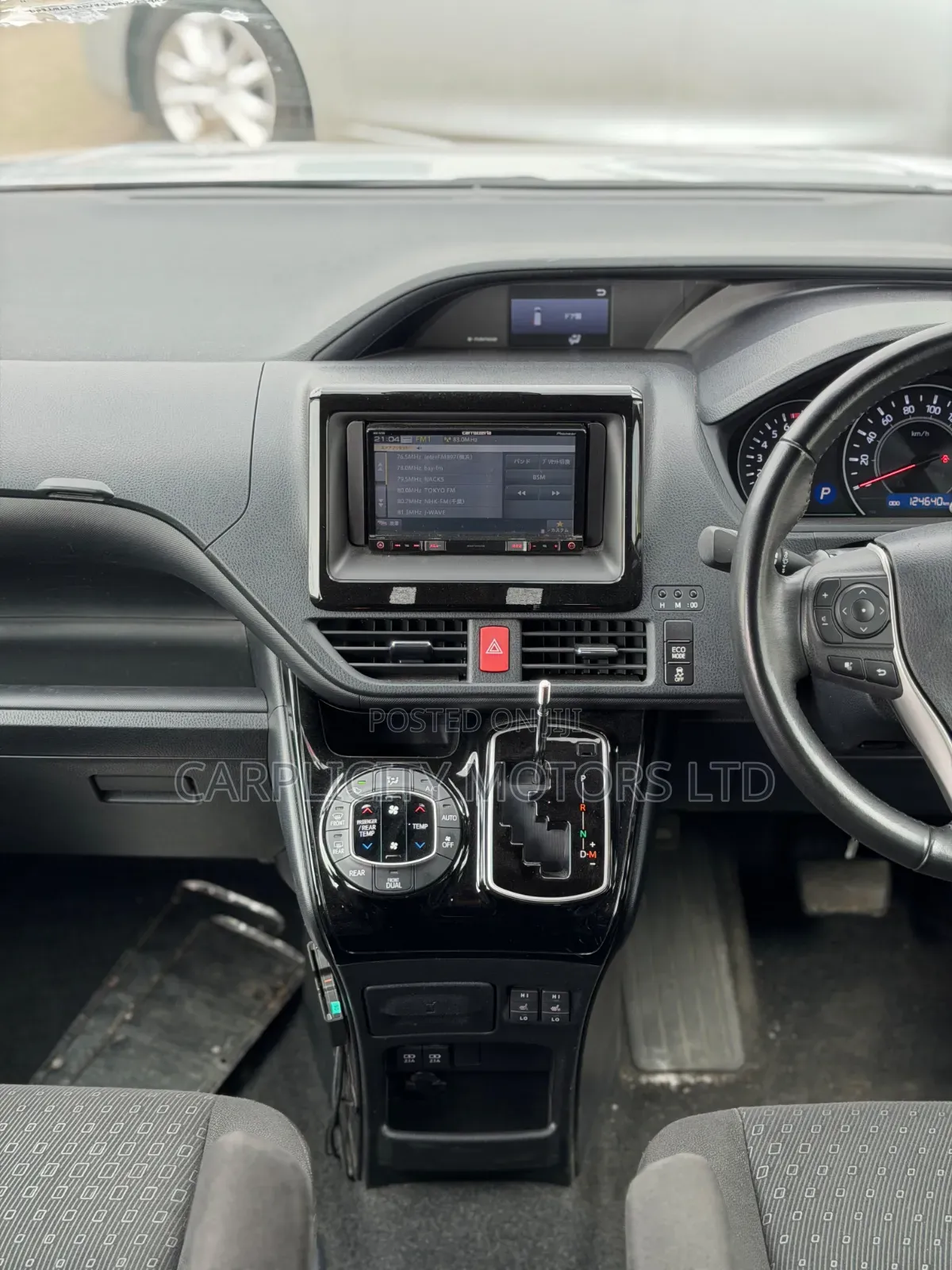 Toyota Voxy 2019 Silver