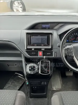 Toyota Voxy 2019 Silver