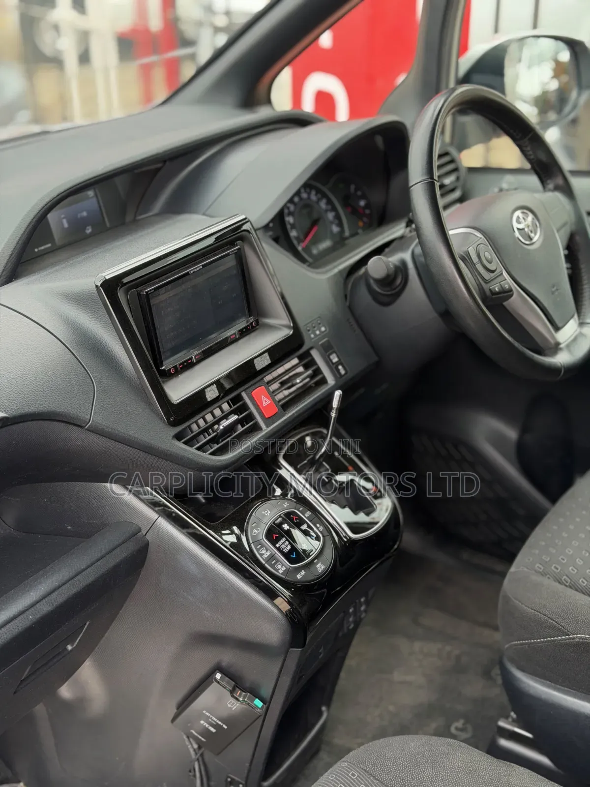 Toyota Voxy 2019 Silver